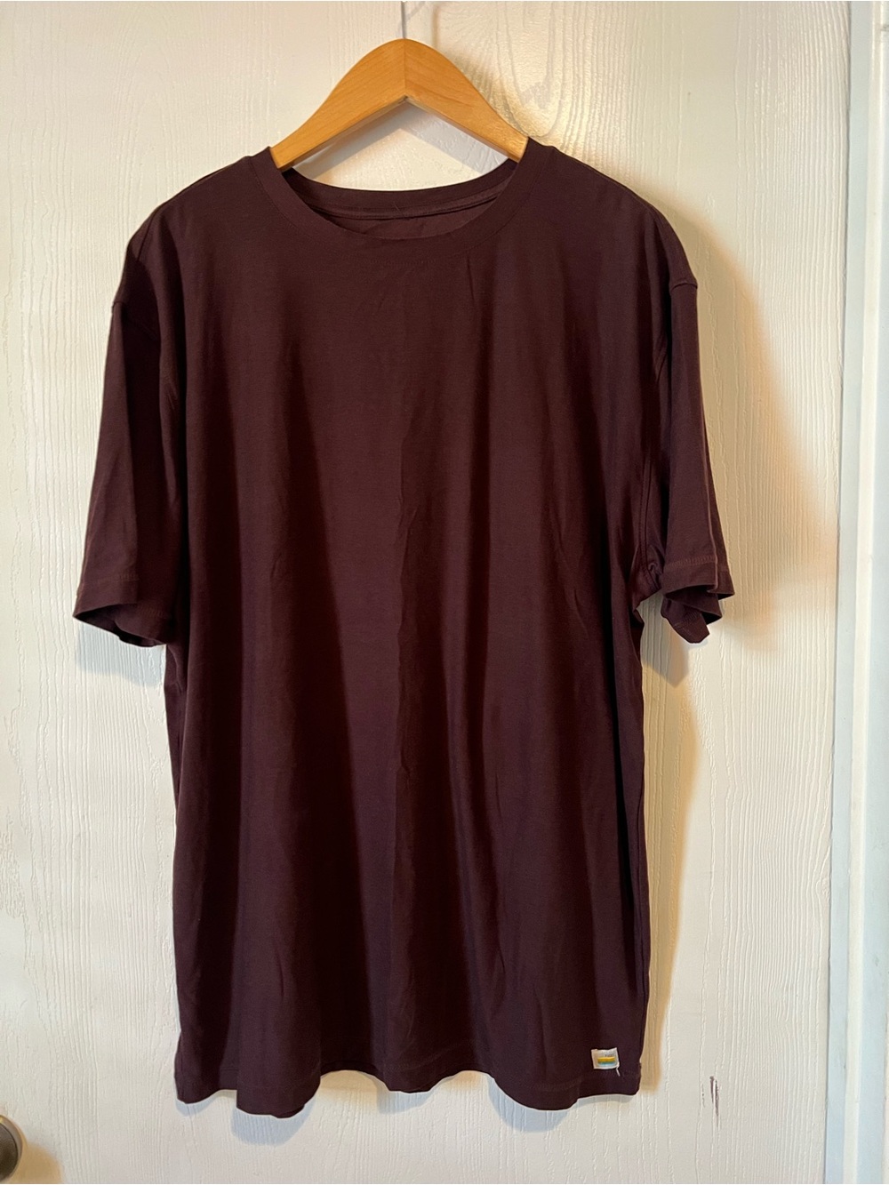 Vuori Strato Tech Tee Short Sleeve dark Burgandy Performance Shirt men XL